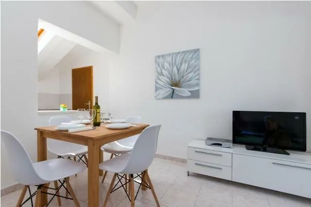 Seaview Apartment Rose Traù Croazia