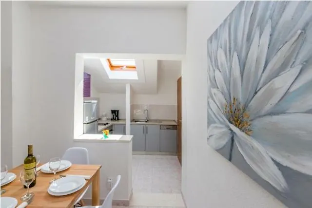 Seaview Apartment Rose Traù 0*,